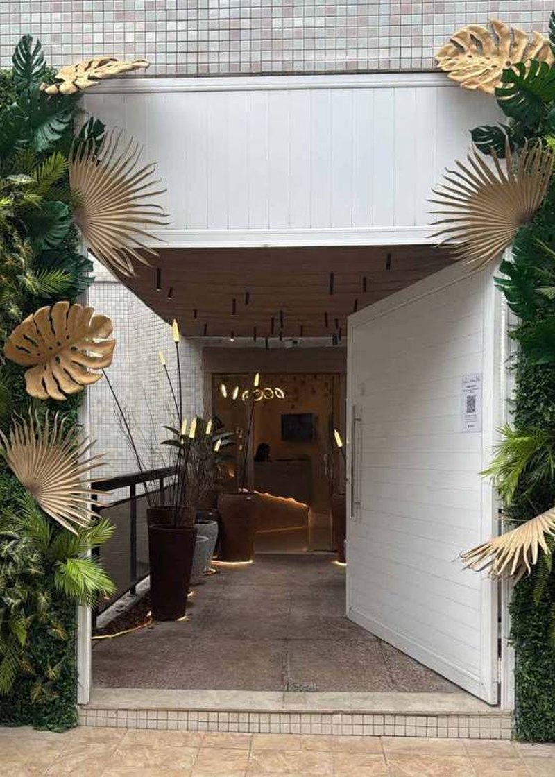 Entrada com paisagismo